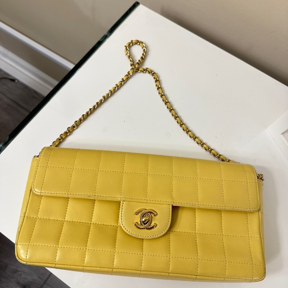 CHANEL shoulder handbag